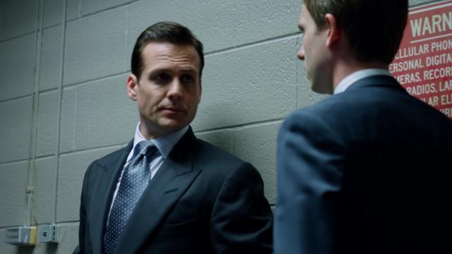 Dog Fight - 12 серия, 1 сезона, сериала Форс-мажоры (2011)