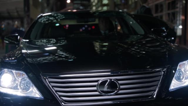 Blood in the Water - 12 серия, 2 сезона, сериала Форс-мажоры (2011)