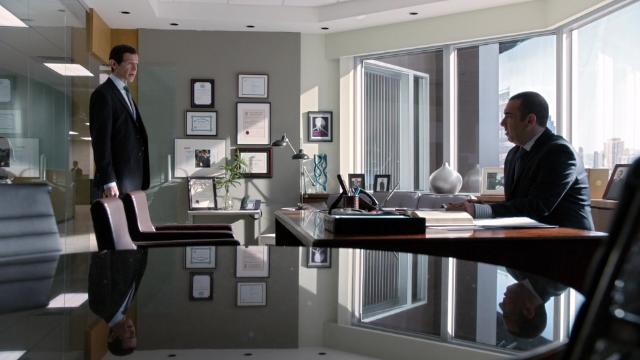 Shadow of a Doubt - 5 серия, 3 сезона, сериала Форс-мажоры (2011)