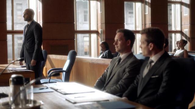 Donna - 10 серия, 7 сезона, сериала Форс-мажоры (2011)