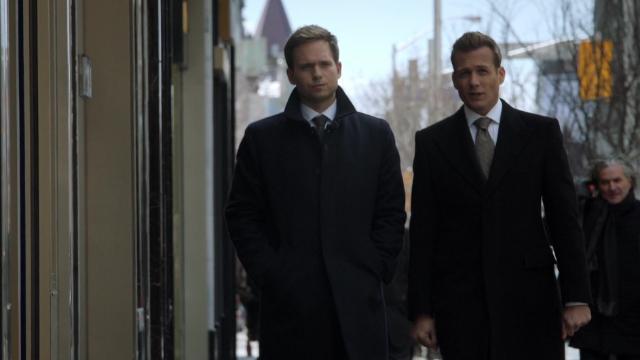 Skin in the Game - 1 серия, 7 сезона, сериала Форс-мажоры (2011)