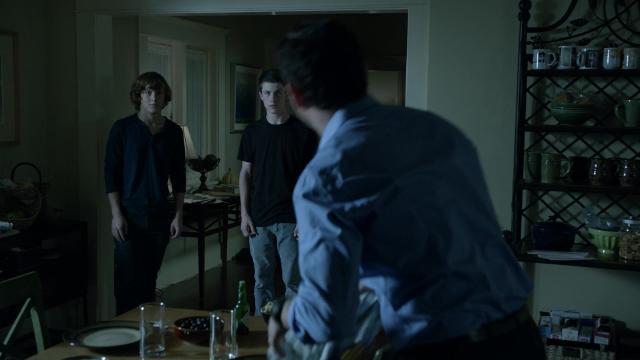 The Little Guy - 2 серия, 1 сезона, сериала Пробуждение (2012)