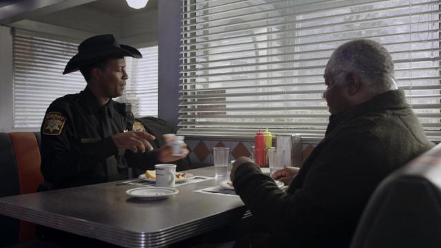 Love Language - 5 серия, 1 сезона, сериала Засланец из космоса (2021)