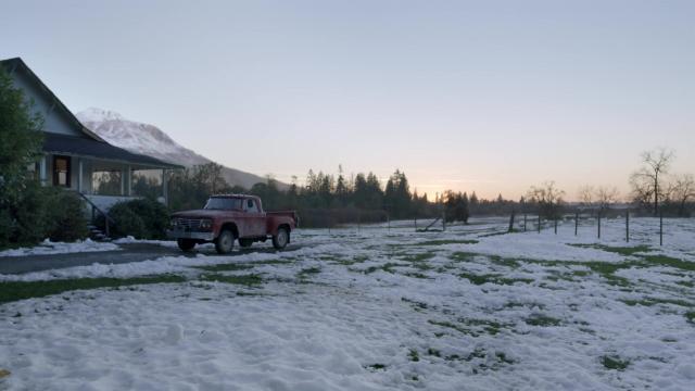 Pilot - 1 серия, 1 сезона, сериала Засланец из космоса (2021)