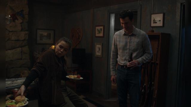 Alien Dinner Party - 8 серия, 2 сезона, сериала Засланец из космоса (2021)