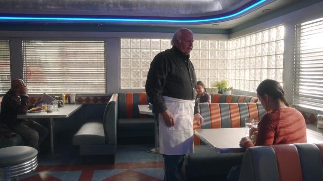 The Weight - 11 серия, 2 сезона, сериала Засланец из космоса (2021)