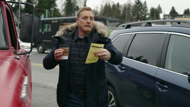 The Upper Hand - 2 серия, 3 сезона, сериала Засланец из космоса (2021)