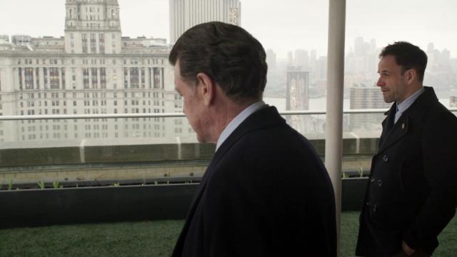 Невидимая рука - 23 серия, 4 сезона, сериала Элементарно (2012)