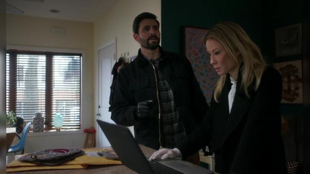 Недружелюбный - 11 серия, 7 сезона, сериала Элементарно (2012)