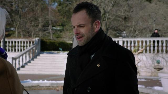 Похищение ископаемого - 14 серия, 2 сезона, сериала Элементарно (2012)