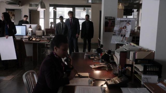 Копаясь в грязном белье - 11 серия, 1 сезона, сериала Элементарно (2012)