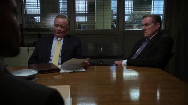 Подпольные игры - 5 серия, 4 сезона, сериала Элементарно (2012)