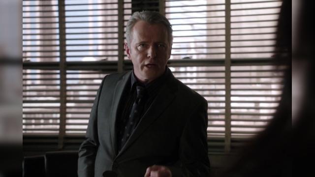 Команда красных - 13 серия, 1 сезона, сериала Элементарно (2012)