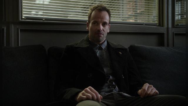 Загадочный М. - 12 серия, 1 сезона, сериала Элементарно (2012)