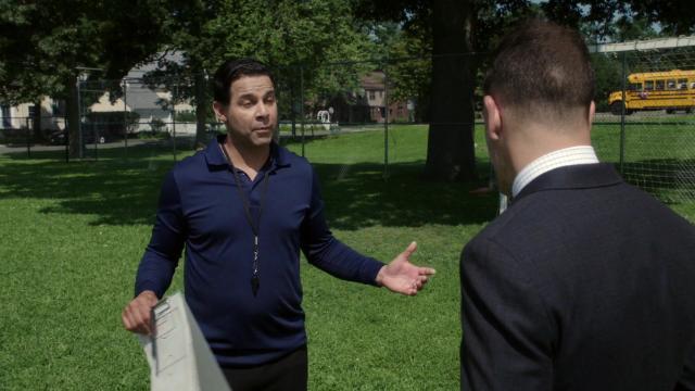 Красный свет, зеленый свет - 4 серия, 7 сезона, сериала Элементарно (2012)