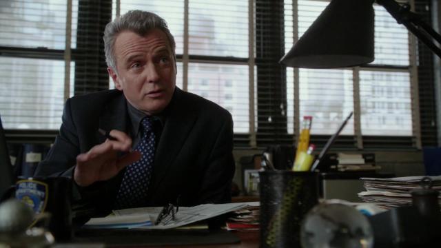 Управление риском - 22 серия, 1 сезона, сериала Элементарно (2012)