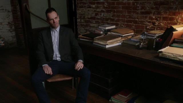 Тот, который ускользнул - 12 серия, 3 сезона, сериала Элементарно (2012)