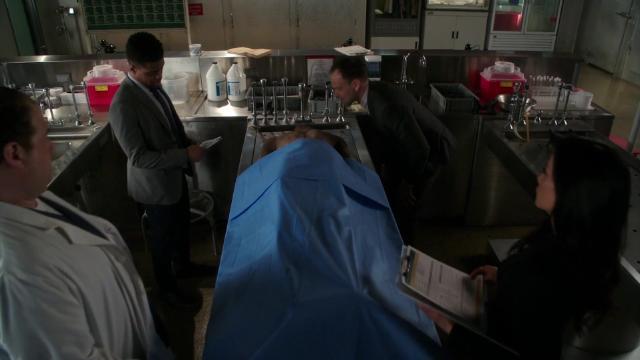 Как морочить головы - 15 серия, 6 сезона, сериала Элементарно (2012)