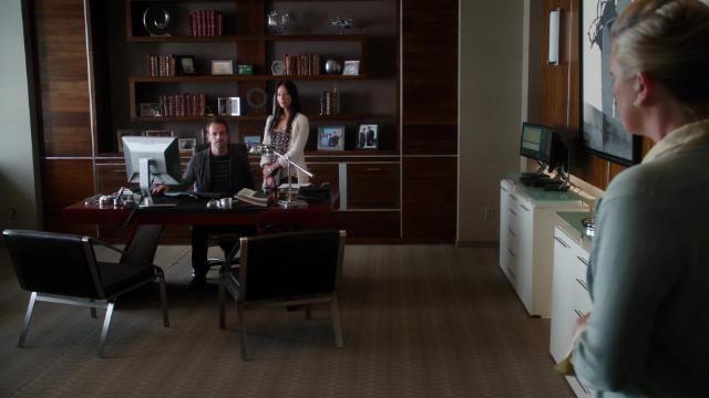 Крысиные бега - 4 серия, 1 сезона, сериала Элементарно (2012)