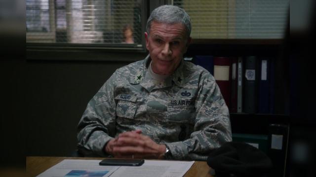 Дай мне палец - 6 серия, 6 сезона, сериала Элементарно (2012)