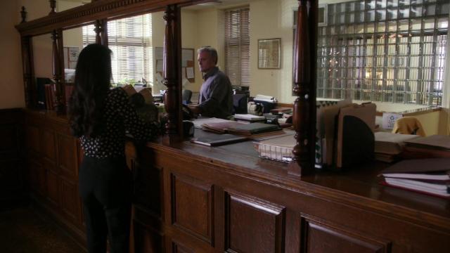 Песчаная ловушка - 8 серия, 6 сезона, сериала Элементарно (2012)