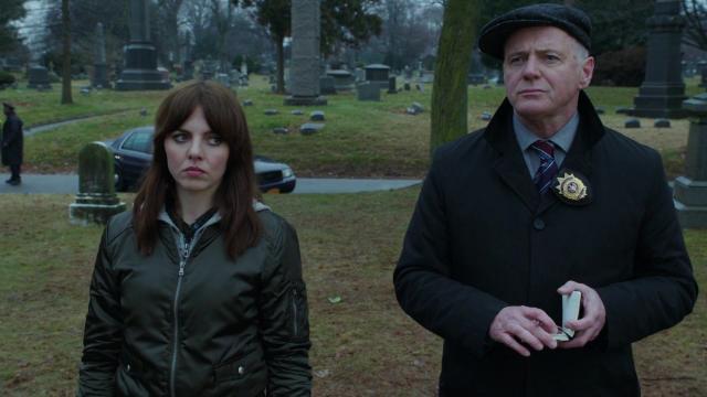 Не та сторона дороги (1) - 15 серия, 5 сезона, сериала Элементарно (2012)