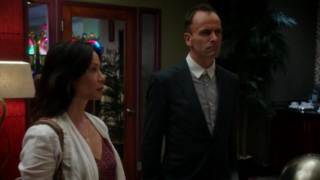 Гибельная земля - 6 серия, 3 сезона, сериала Элементарно (2012)