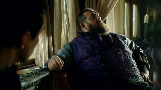 Moon Rises, Raven Seeks - 2 серия, 3 сезона, сериала В пустыне смерти (2015)