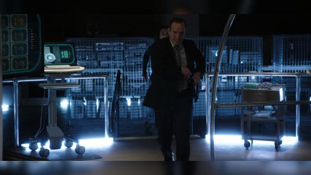 Девушка в цветастом платье - 5 серия, 1 сезона, сериала Агенты «Щ.И.Т.» (2013)