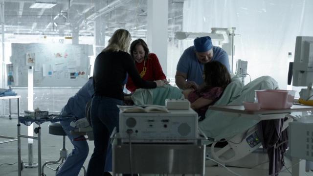 Когда прижмет - 17 серия, 3 сезона, сериала Последний человек на Земле (2015)