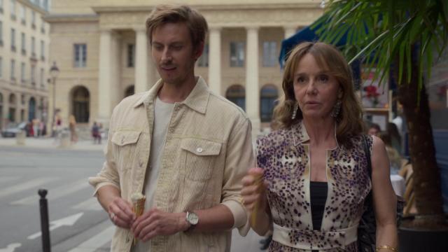 Champagne Problems - 8 серия, 2 сезона, сериала Эмили в Париже (2020)