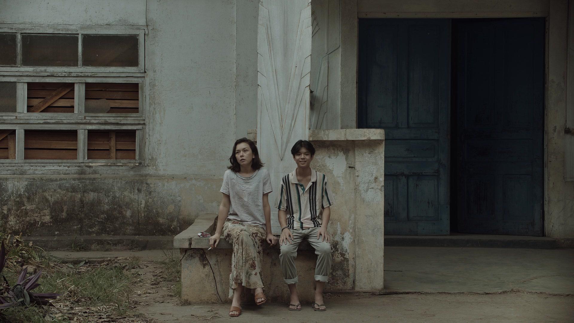 Фильм Снаружи (2024)