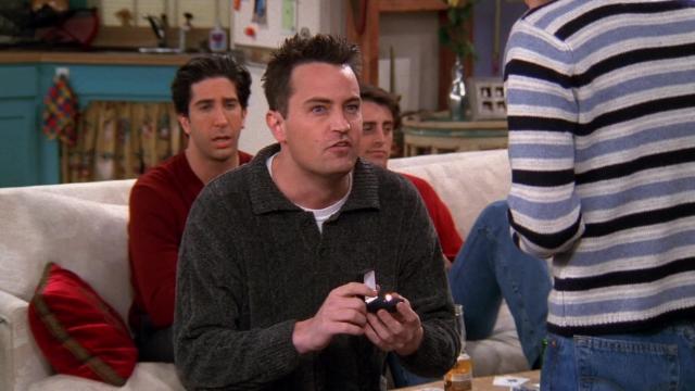 Эпизод с драчливой подругой Джо - 15 серия, 5 сезона, сериала Друзья (1994)