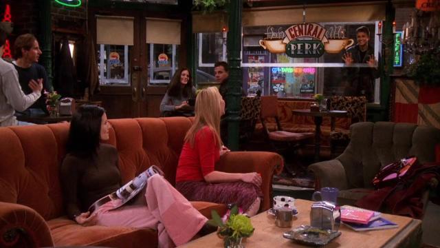 Эпизод с наградой Джо - 18 серия, 7 сезона, сериала Друзья (1994)