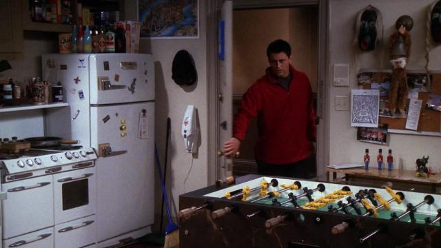 Эпизод с книгой Рэйчел - 2 серия, 7 сезона, сериала Друзья (1994)