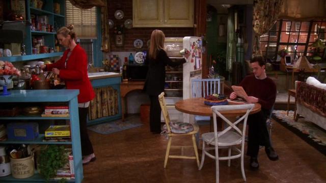 Эпизод с ассистентом Рэйчел - 4 серия, 7 сезона, сериала Друзья (1994)