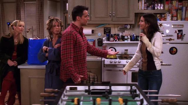 Эпизод со сплетней - 9 серия, 8 сезона, сериала Друзья (1994)