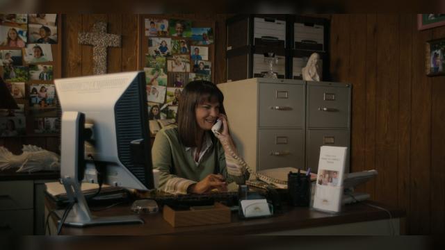 Almost Like a Prayer - 1 серия, 1 сезона, сериала Хорошая американская семья (2025)