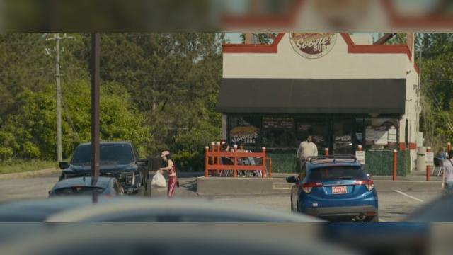 Staring Down the Barrel - 4 серия, 3 сезона, сериала Король Талсы (2022)