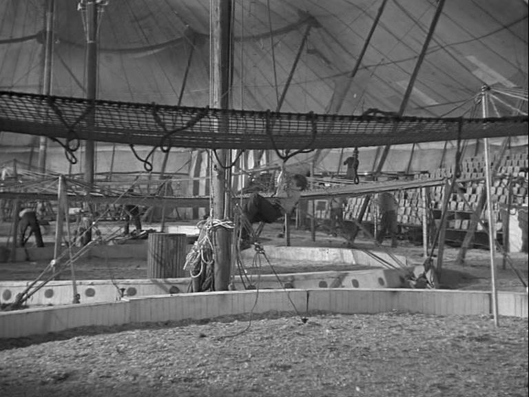 Фильм Приключения Тарзана в Нью-Йорке (1942)